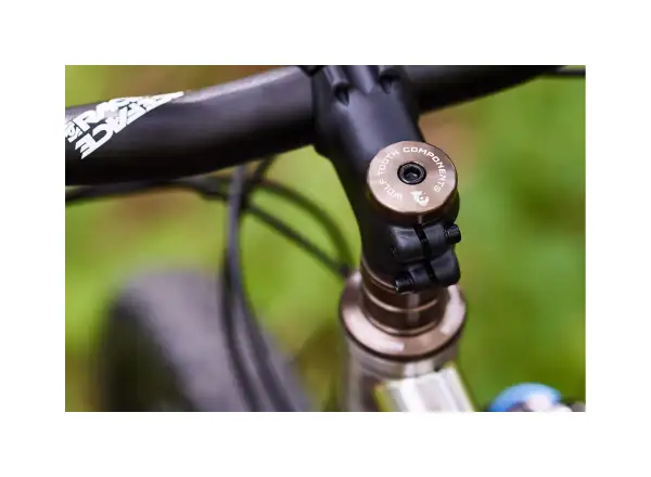 Wolf Tooth Ultralight víčko hlavového složení + 5 mm podložka espresso