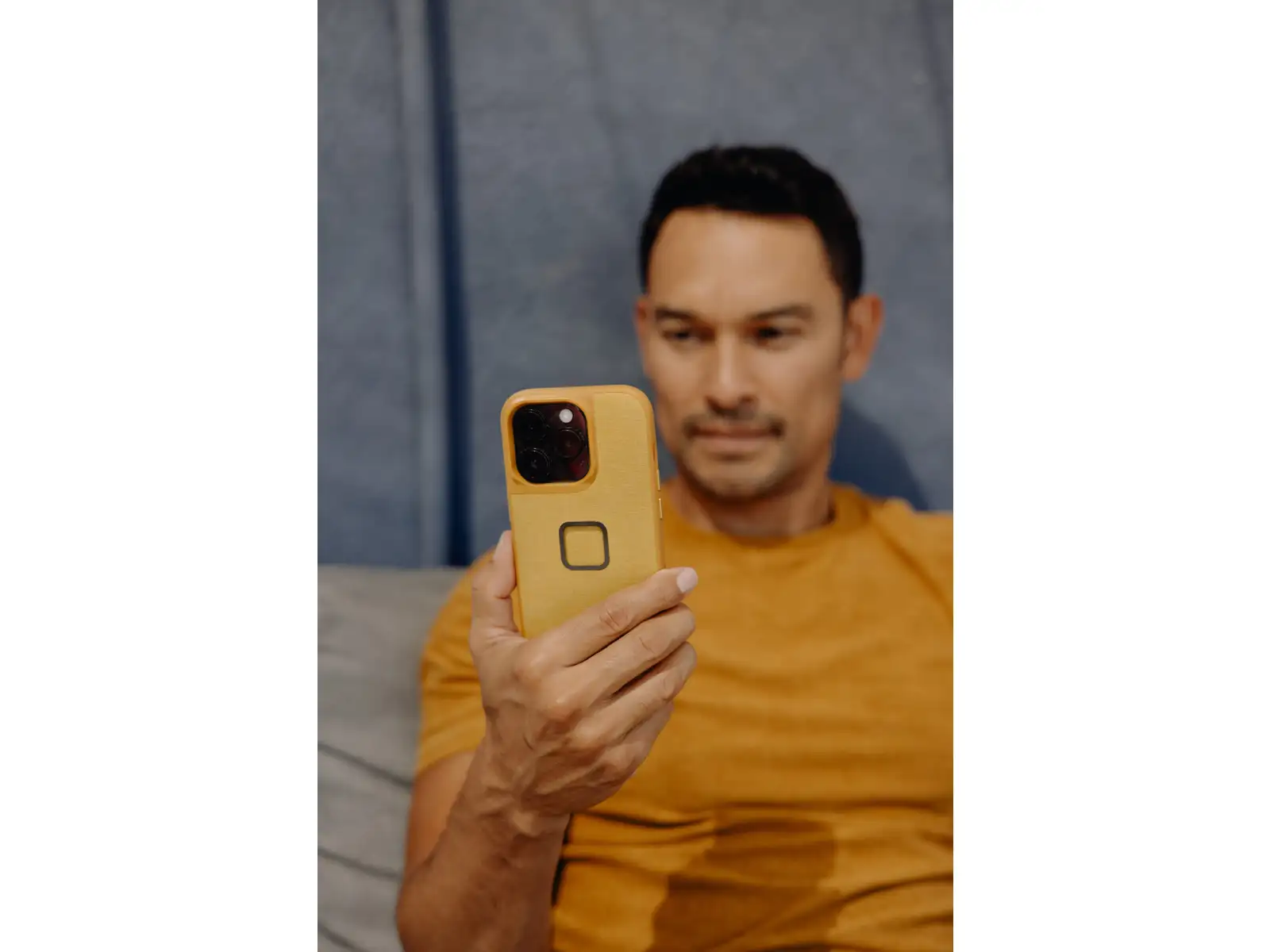 Peak Design Everyday Loop V2 kryt pro iPhone 15 Pro Charcoal