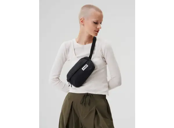 Aevor Hip Bag Ease taštička přes rameno/ledvinka Black
