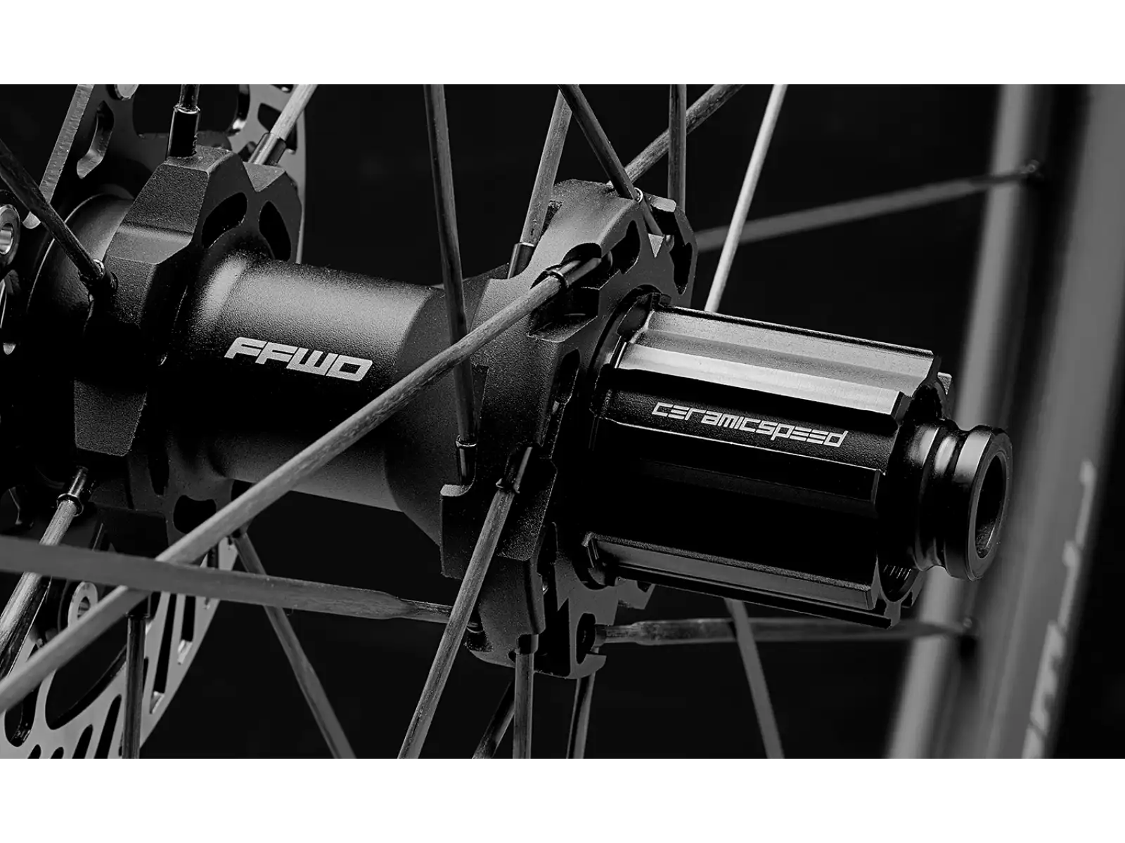 FFWD RAW CS 33 silniční vypletená kola Matt Black