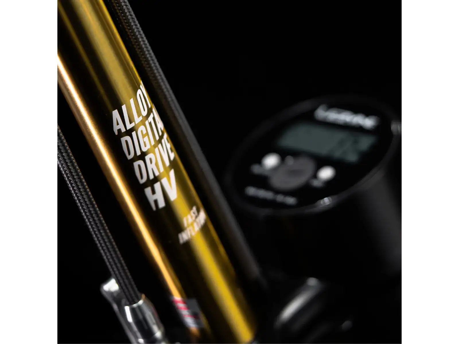 Lezyne 18K Digital Drive dílenská pumpa GOLD/BLACK