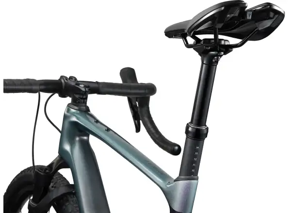 Giant Revolt X Advanced Pro 0 gravel kolo Airglow Black Currant