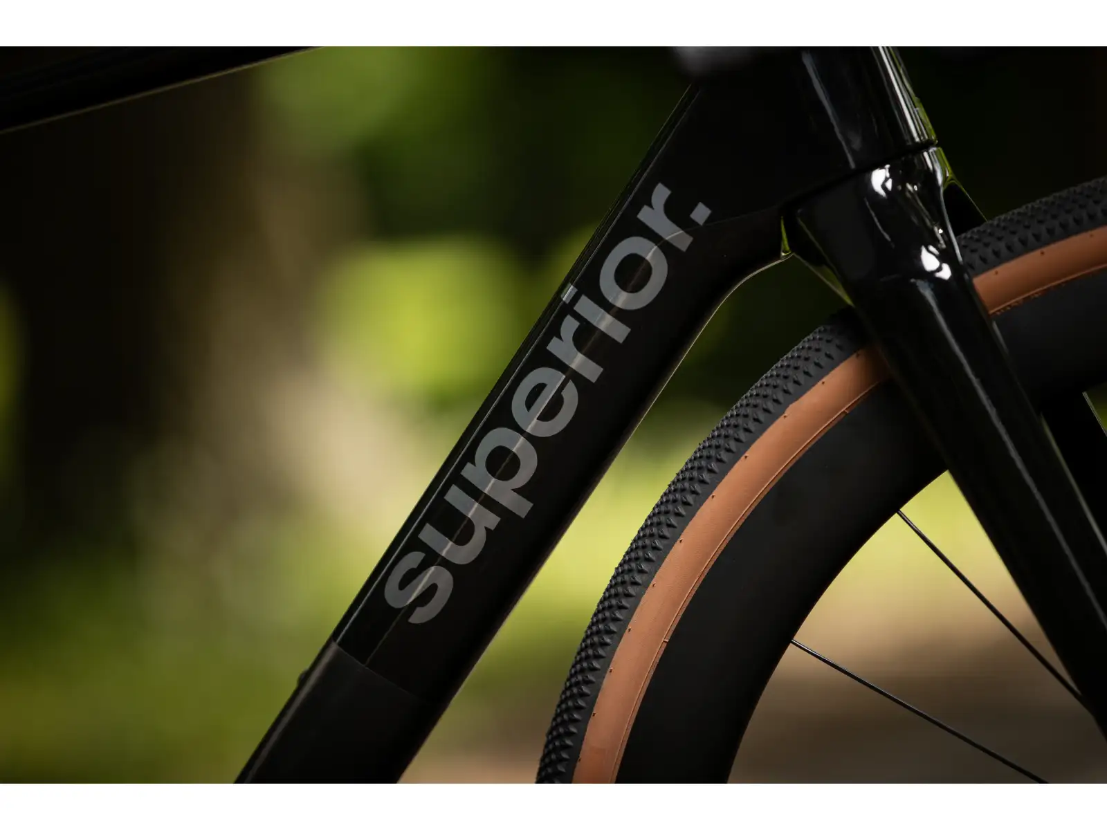 Superior XR 9.8 GR gravel kolo Matte Carbon/Gloss Black