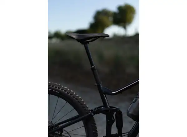 Giant Stance 29 1 celoodpružené kolo Metallic Black