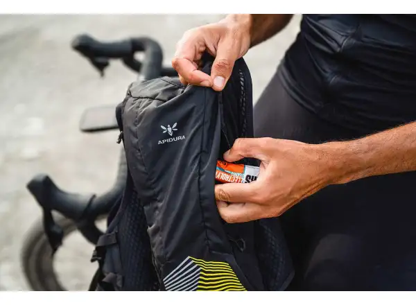 Apidura Racing Hydration cyklistická vesta 2 l černá