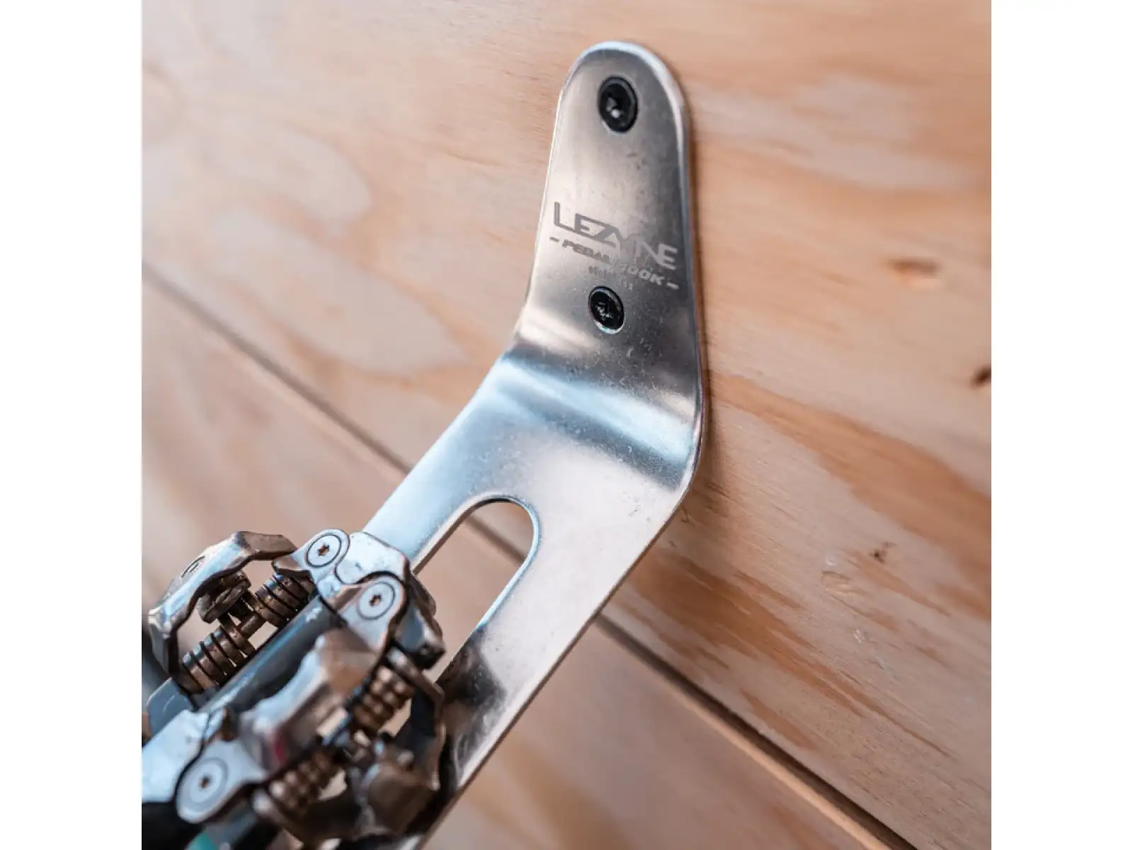 Lezyne Stainless Pedal Hook nástěnný držák na kolo silver