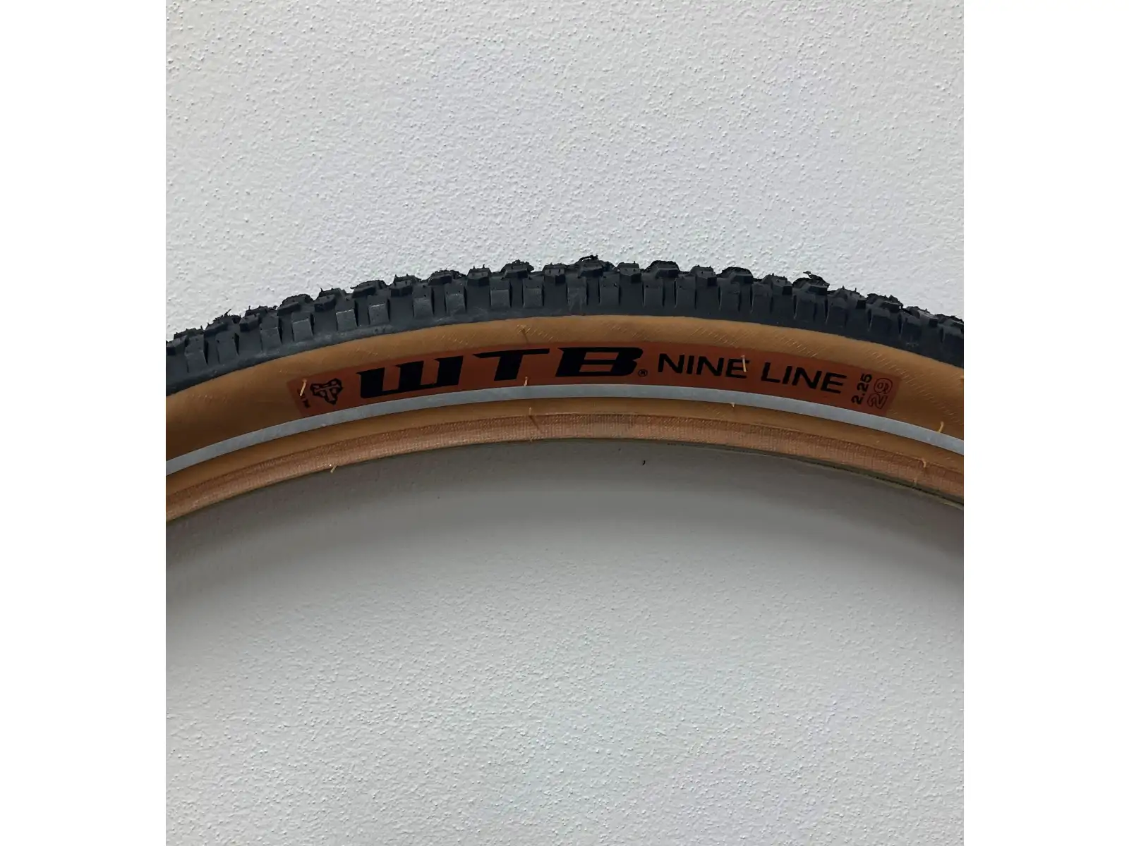 WTB Nine Line 29x2,25" MTB plášť drát černá/hnědá - Z KOLA