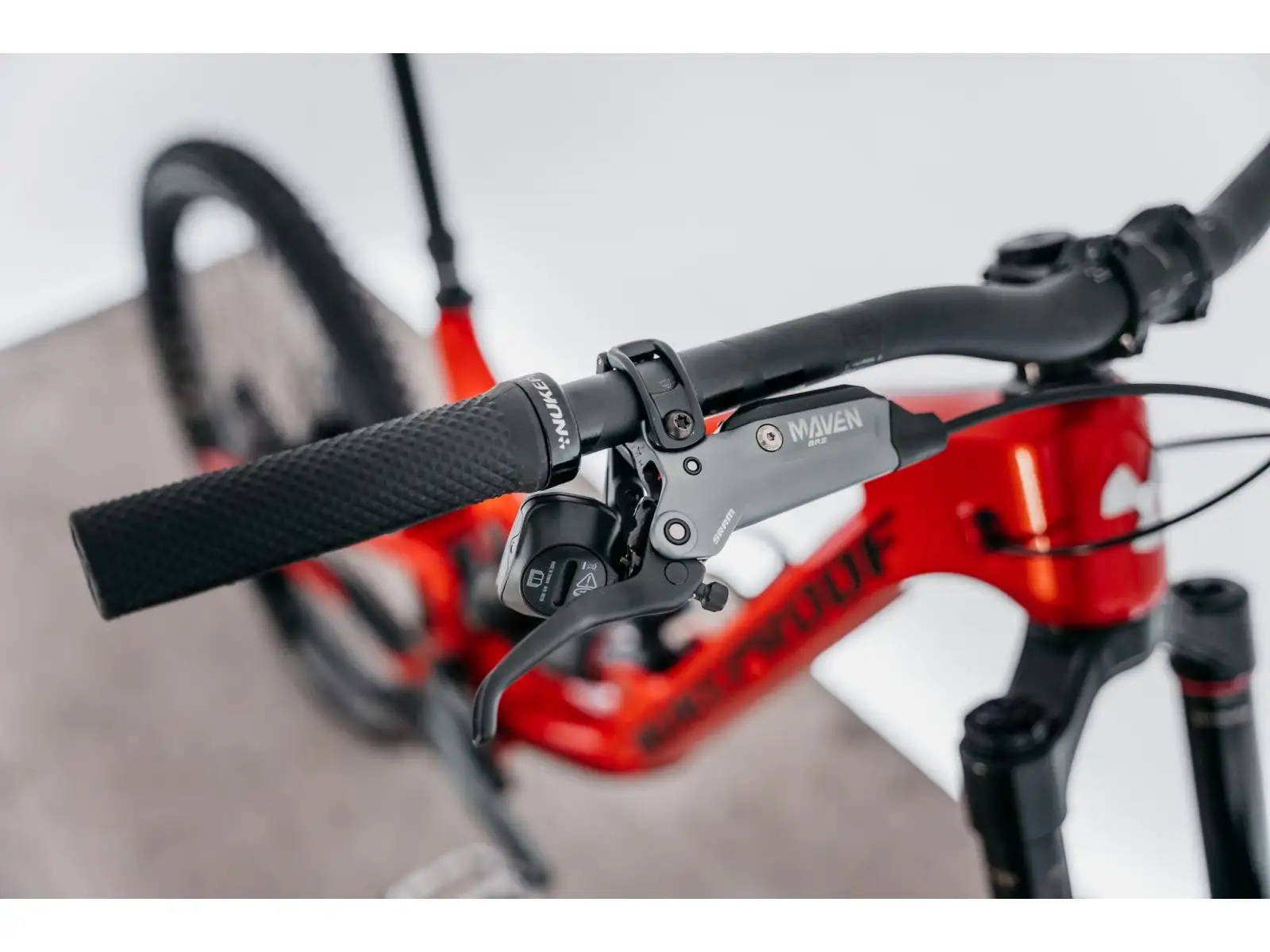 Nukeproof Giga Carbon Pro 290 T-GX celoodpružené kolo Red