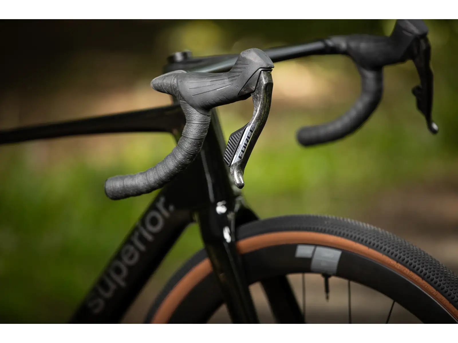 Superior XR 9.8 GR gravel kolo Matte Carbon/Gloss Black