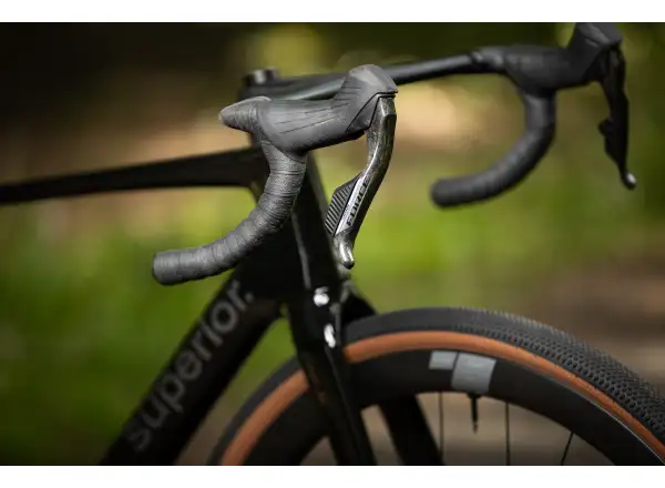 Superior XR 9.8 GR gravel kolo Matte Carbon/Gloss Black