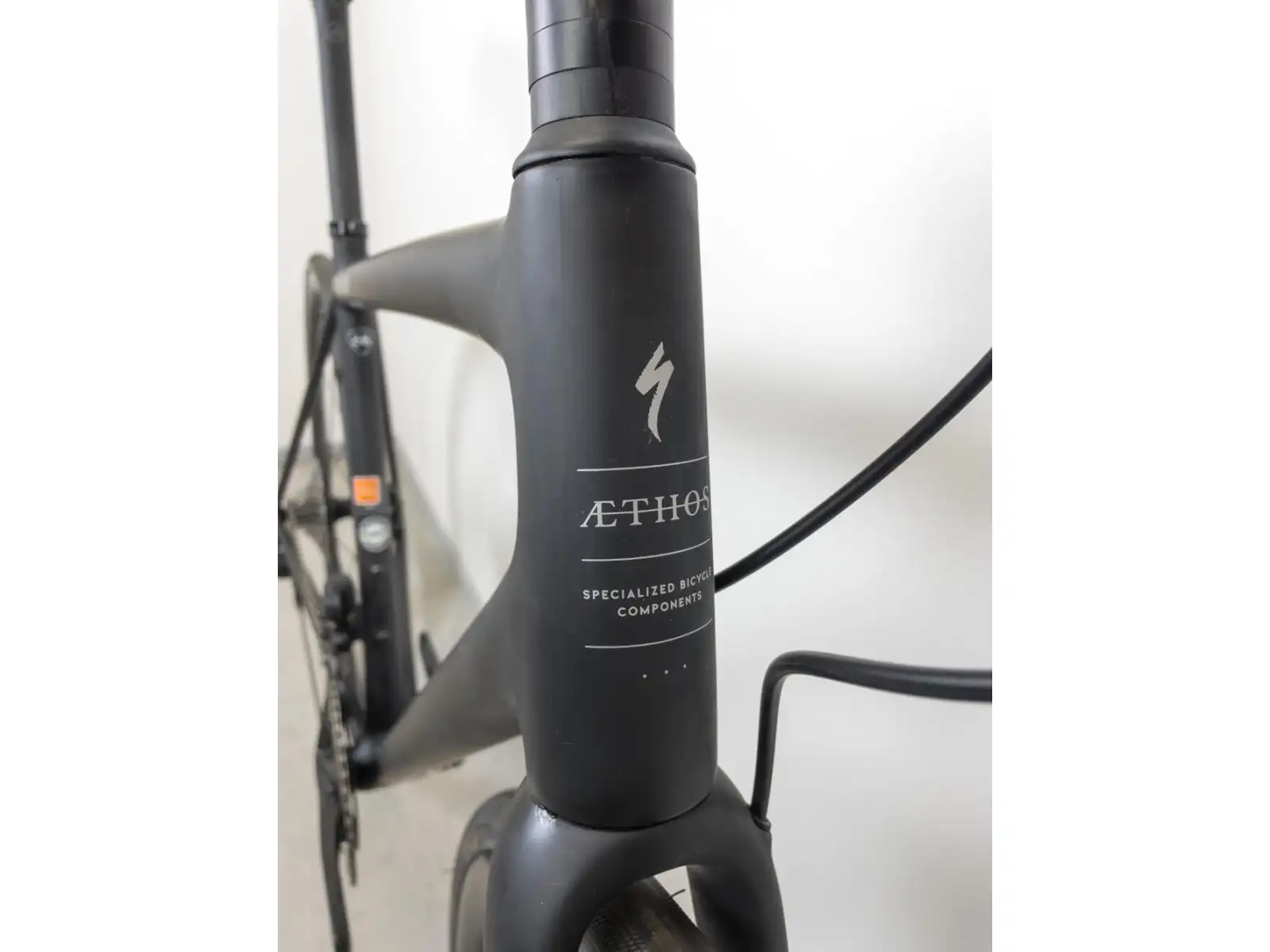 Specialized Aethos Comp Rival eTap AXS Satin Carbon silniční kolo