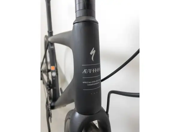Specialized Aethos Comp Rival eTap AXS Satin Carbon silniční kolo