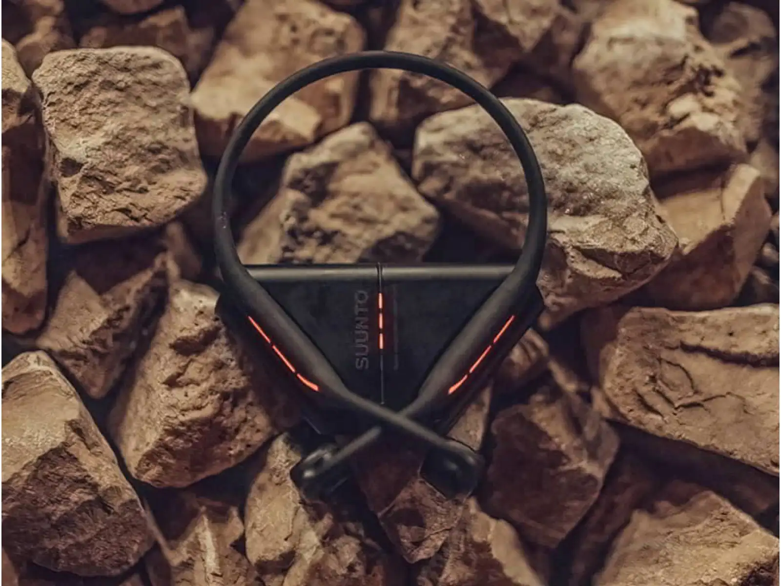 Suunto Wing sluchátka s nabíjecí stanicí Black