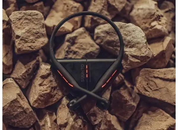 Suunto Wing sluchátka s nabíjecí stanicí Black