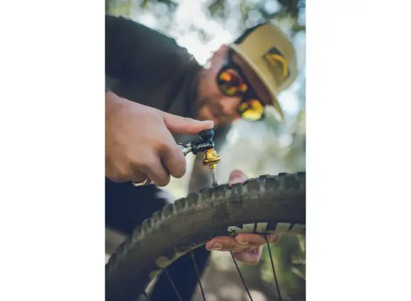 Lezyne Tubeless CO2 Blaster W/O CO2 sada na opravu bezdušových plášťů