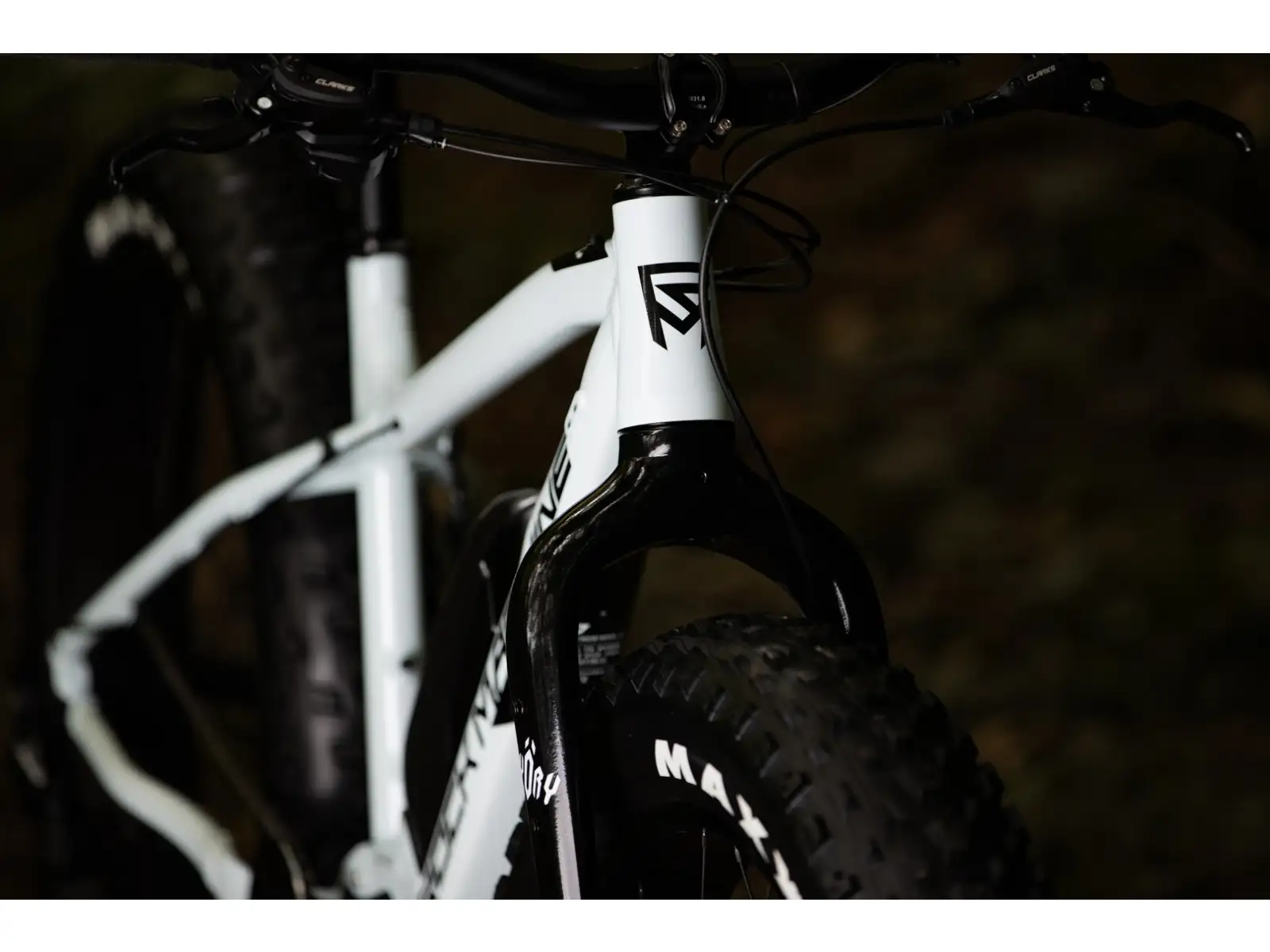 Rock Machine VYÖRY e50 S fatbike elektrokolo Gloss White/Black VZOREK