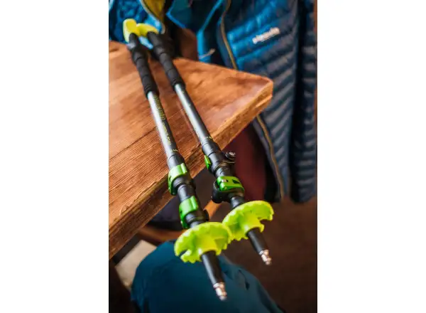 Pinguin Carbon FL Foam turistické hole zelená vel. 64 - 135 cm