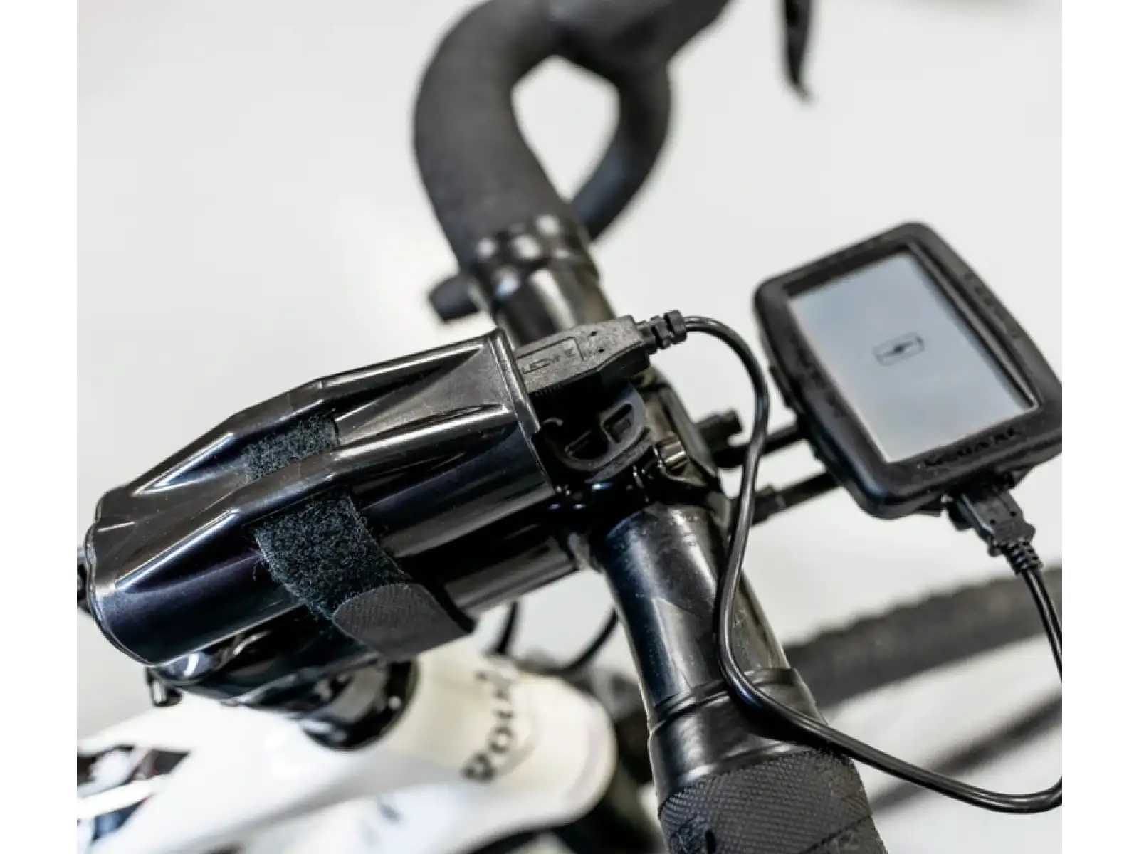 Lezyne Mega Drive 2400+ Loaded kit světelná souprava