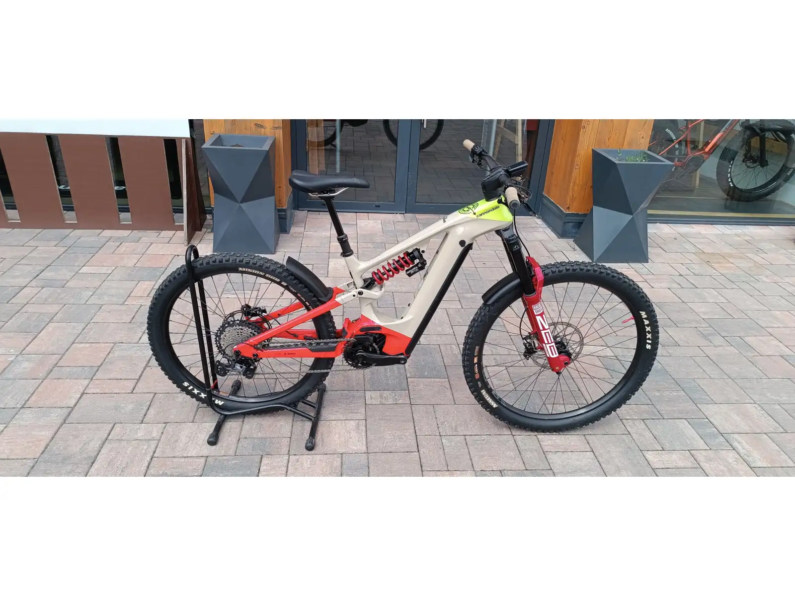 Cannondale Moterra Neo Carbon LT 1 QSD celoodpružené elektrokolo vel. S PŘEDVÁDĚCÍ