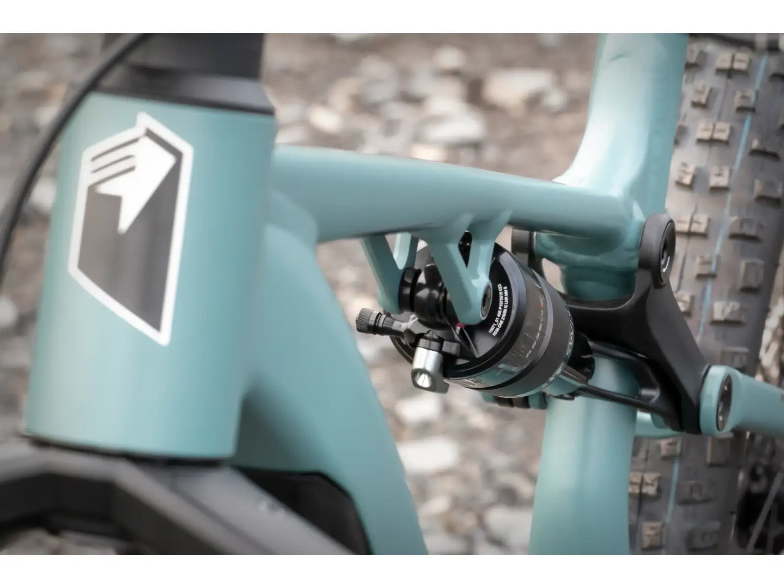 Superior eXF 9049 R horské elektrokolo matte trooper green/chrome silver