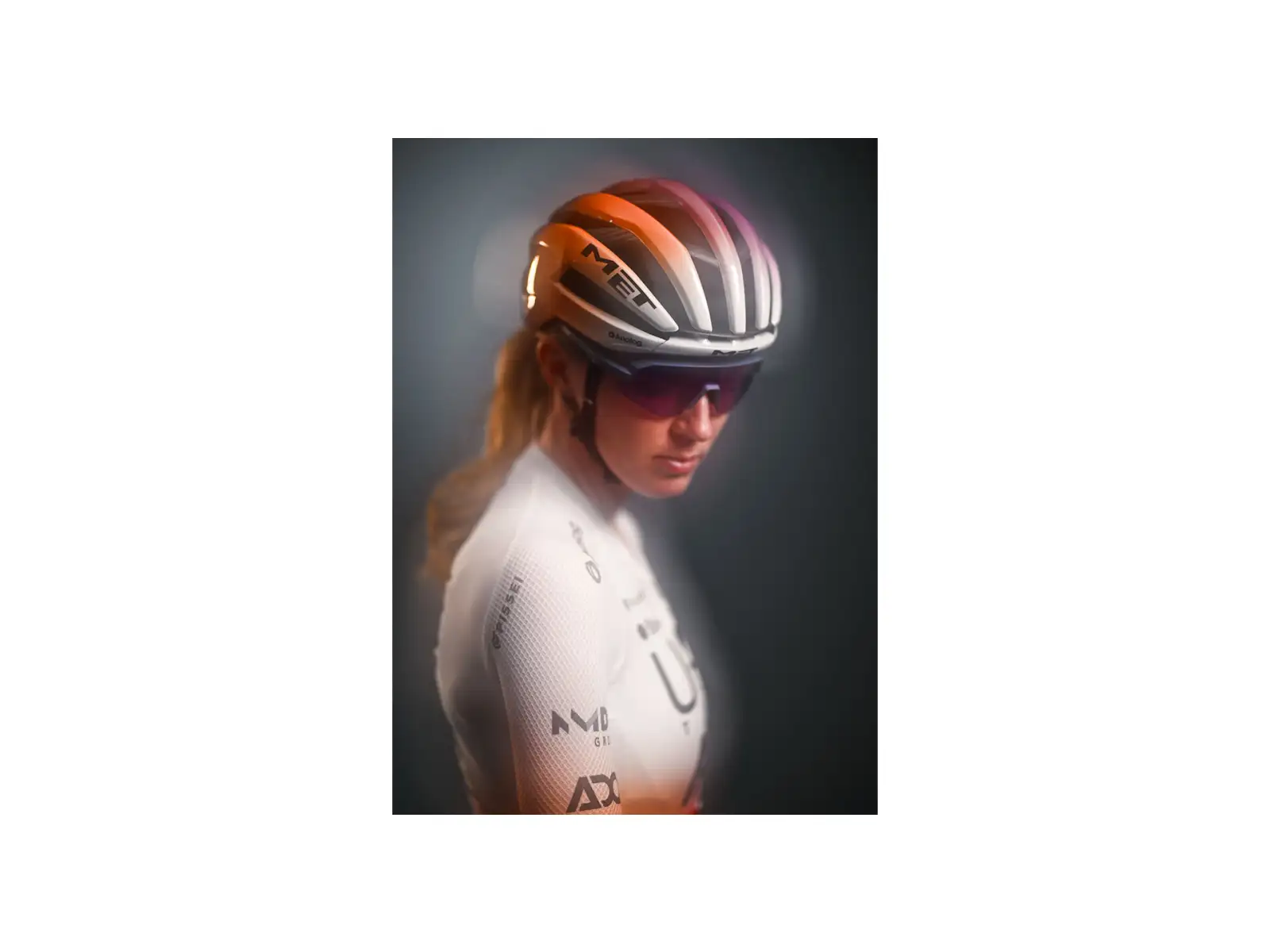 MET Trenta 3K Carbon silniční přilba UAE Team ADQ Limited Edition