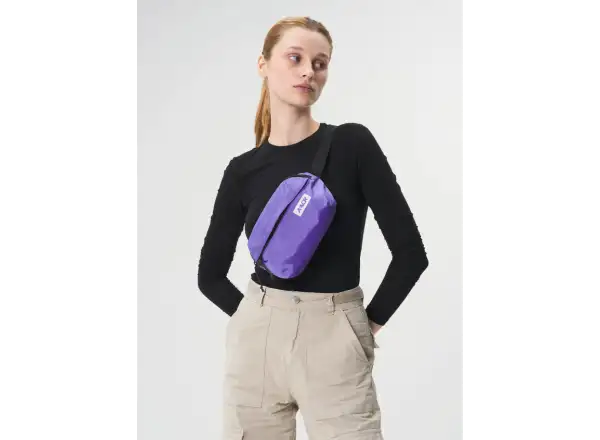 Aevor Hip Bag Ease taška přes rameno/ledvinka Purple