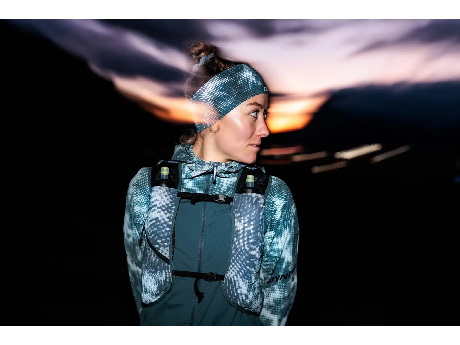 Dynafit Trail 6 Reflective běžecká vesta Cinder/Smoke Blue