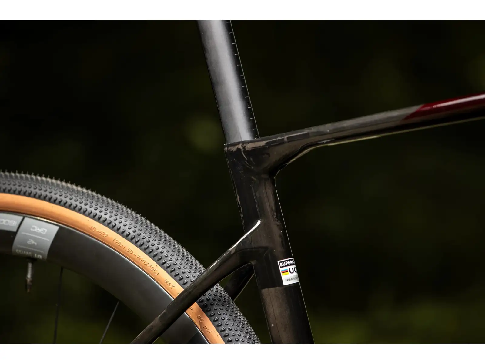 Superior XR 9.9 GR gravel kolo Matte Carbon/Gloss Red