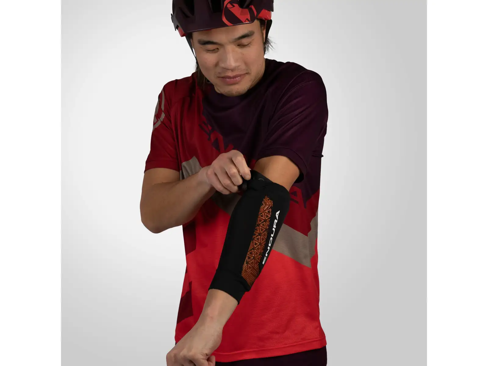Endura MT500 D30 chrániče loktů černá