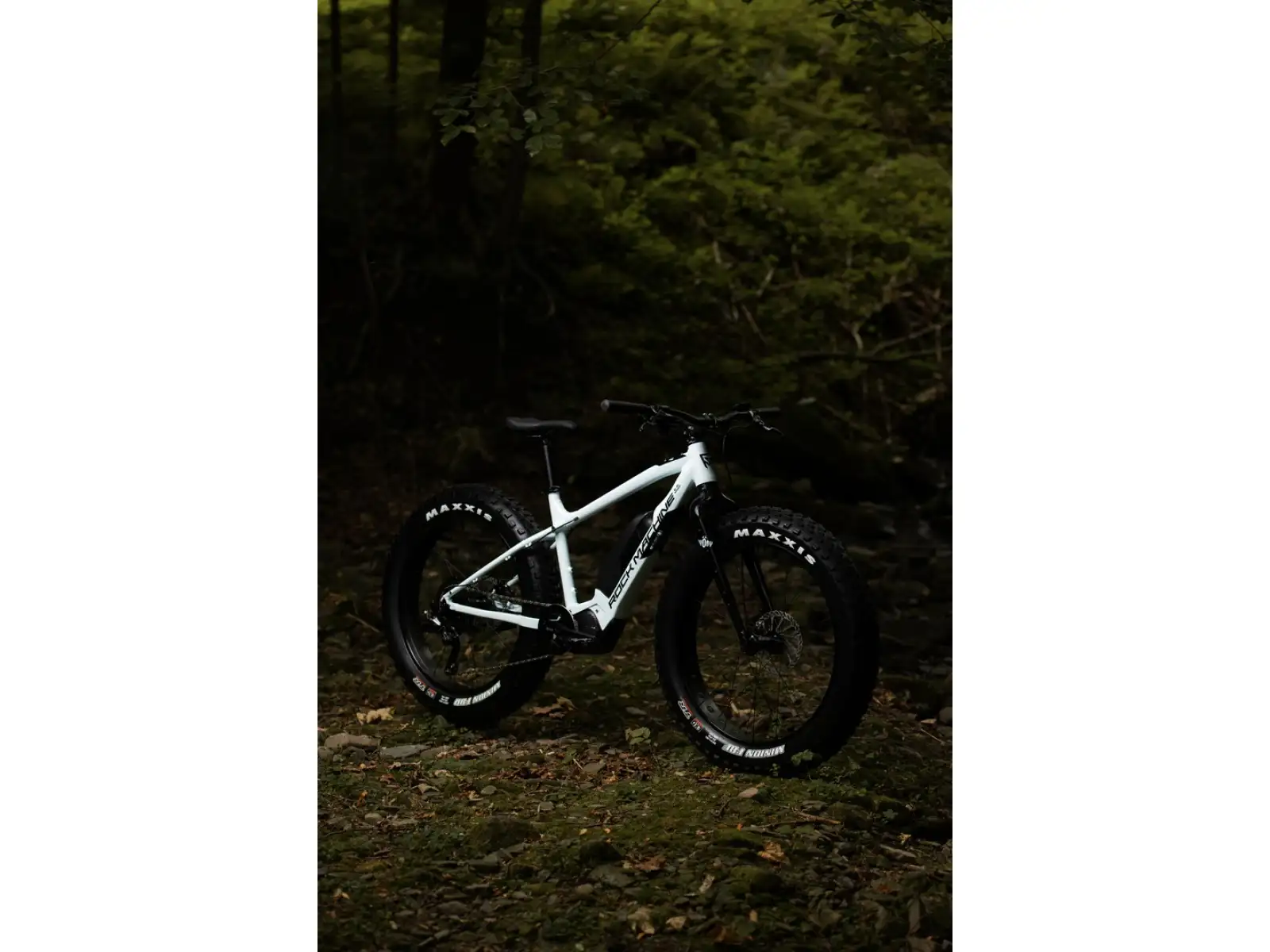 Rock Machine VYÖRY e50 S fatbike elektrokolo Gloss White/Black VZOREK