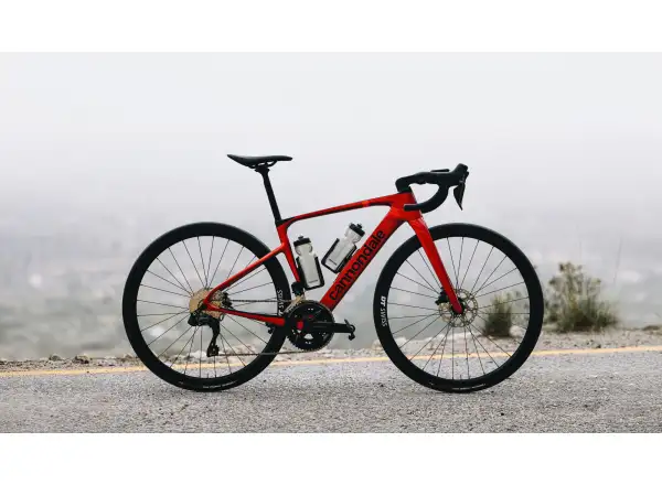 Cannondale Synapse Carbon 4 silniční kolo Metallic Red