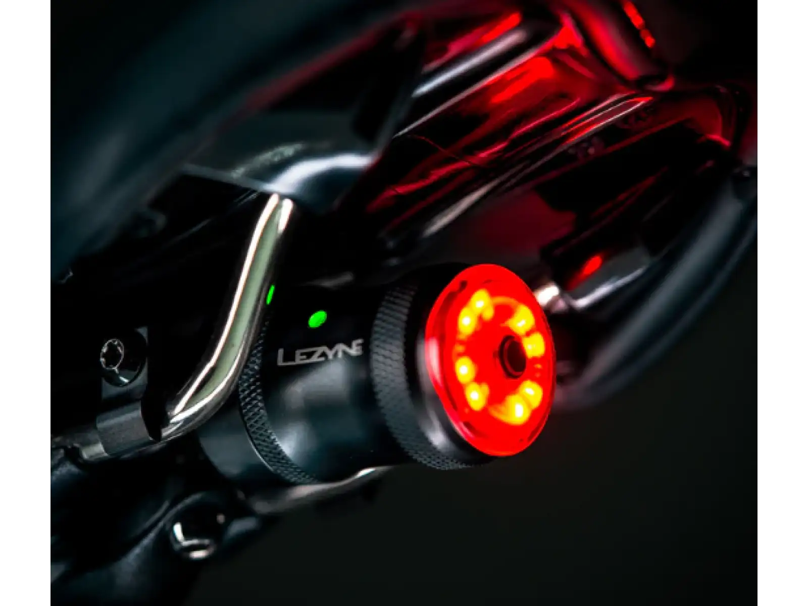 Lezyne Saddle Drive 250 podsedlové zadní světlo Matte Black