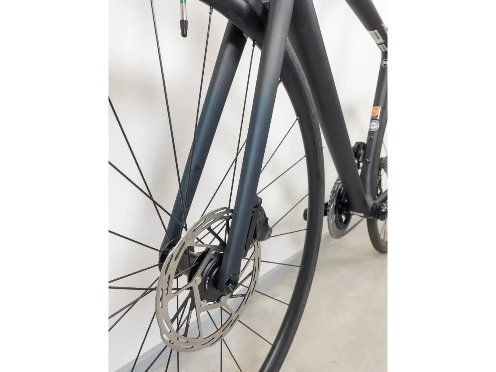 Specialized Aethos Comp Rival eTap AXS Satin Carbon silniční kolo
