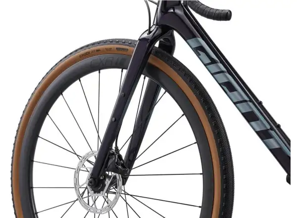 Giant Revolt Advanced Pro 1 gravel kolo Black Currant