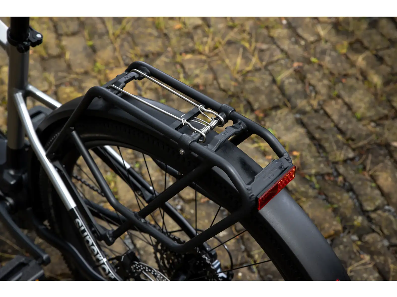 Superior eBLOX 6.5 mestské elektrokolo Matte Dark Chrome/Black