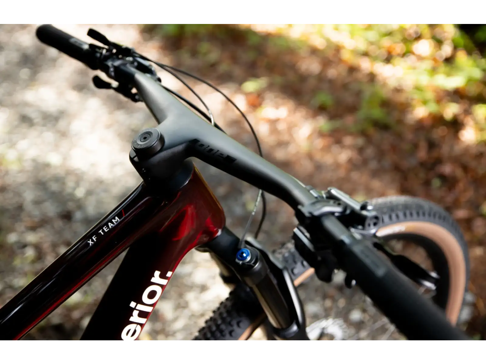 Superior XF 9.6 Team celoodpružené kolo Gloss Carbon/Red Carbon