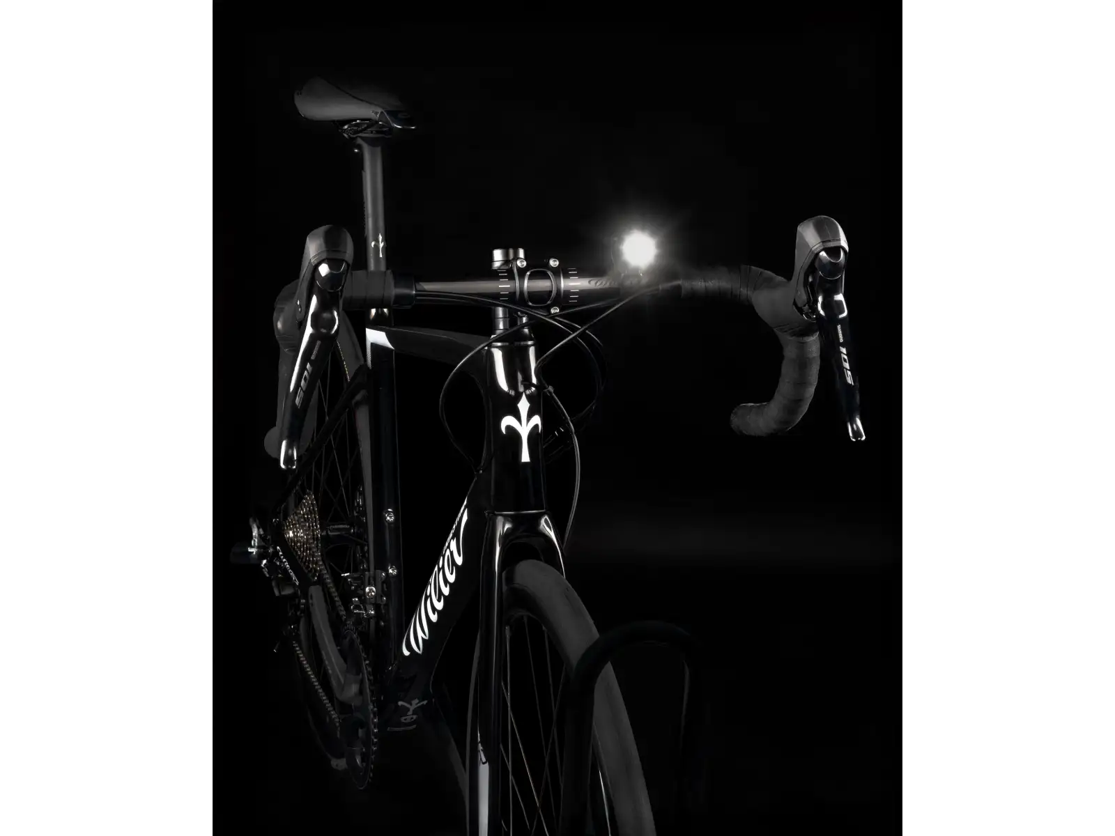 Force Pipe 550 LM USB přední světlo černá