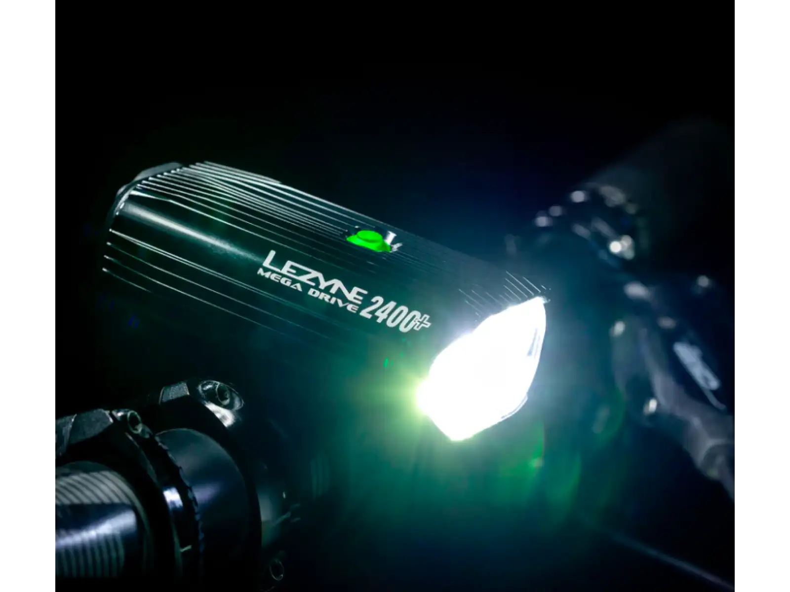 Lezyne Mega Drive 2400+ Loaded kit světelná souprava