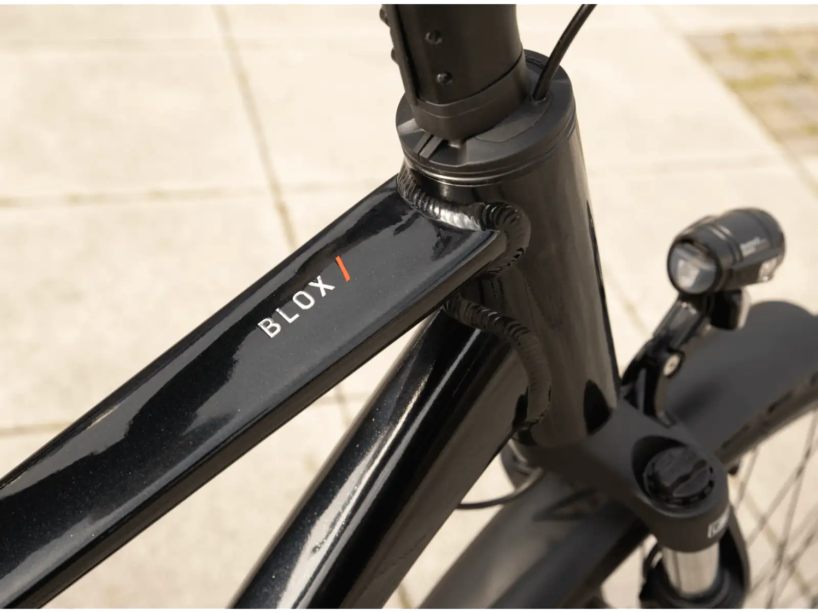 Superior Blox 6.7 T městské kolo Gloss Metallic Black