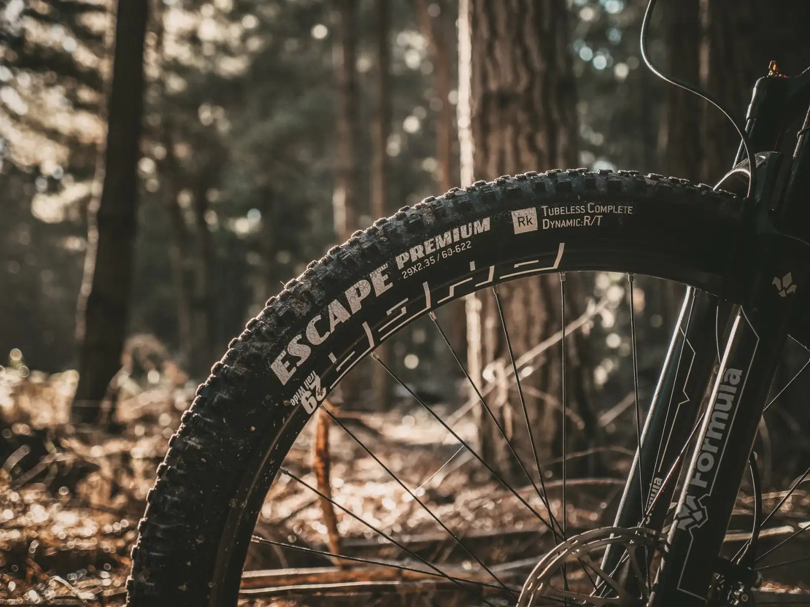 Goodyear Escape Ultimate Tubeless Complete 27,5x2,60" MTB plášť kevlar Tan
