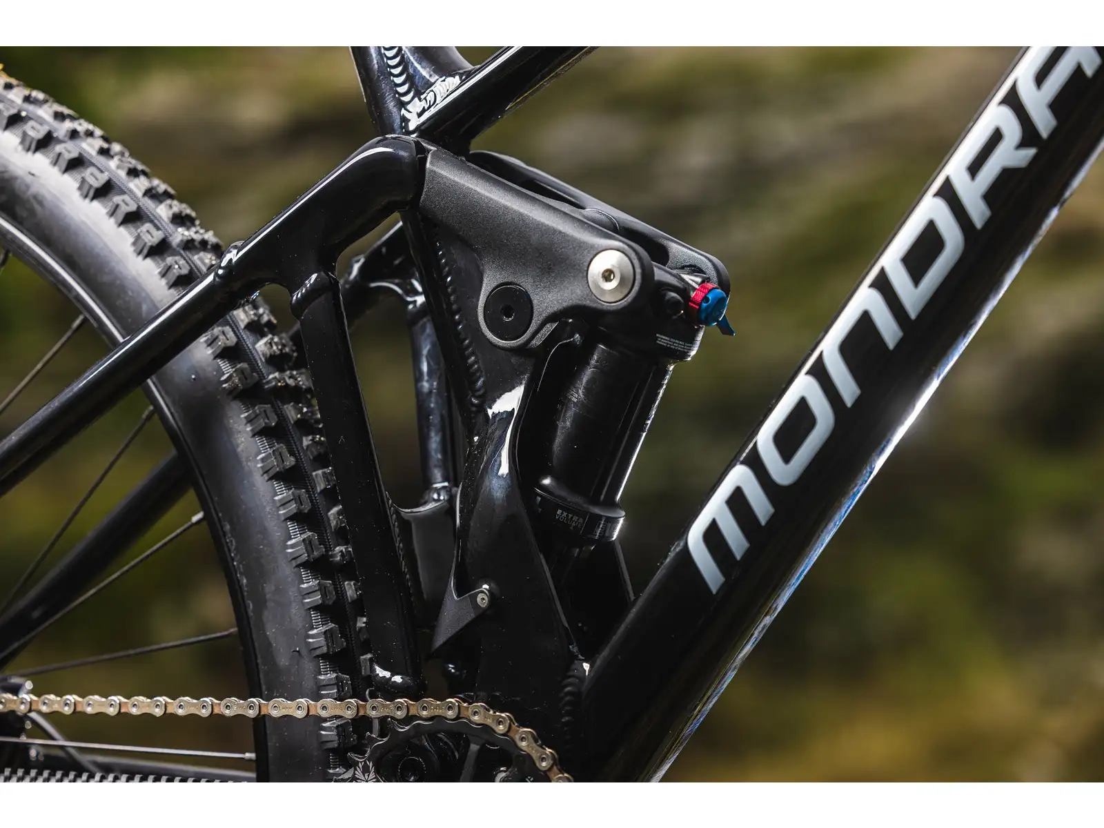 Mondraker Raze celoodpružené kolo black/dirty white