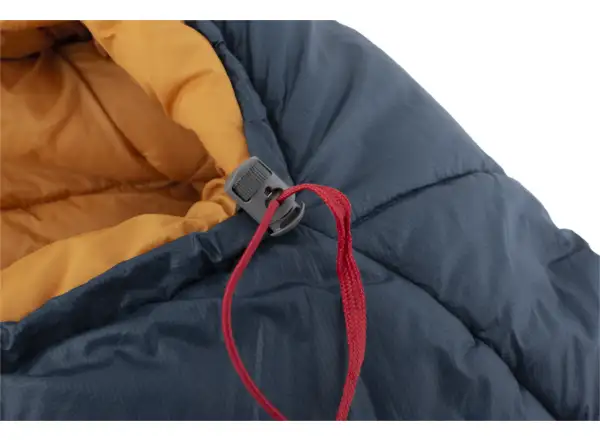 Pinguin Magma 630 Spací pytel -12°C 175 cm červená