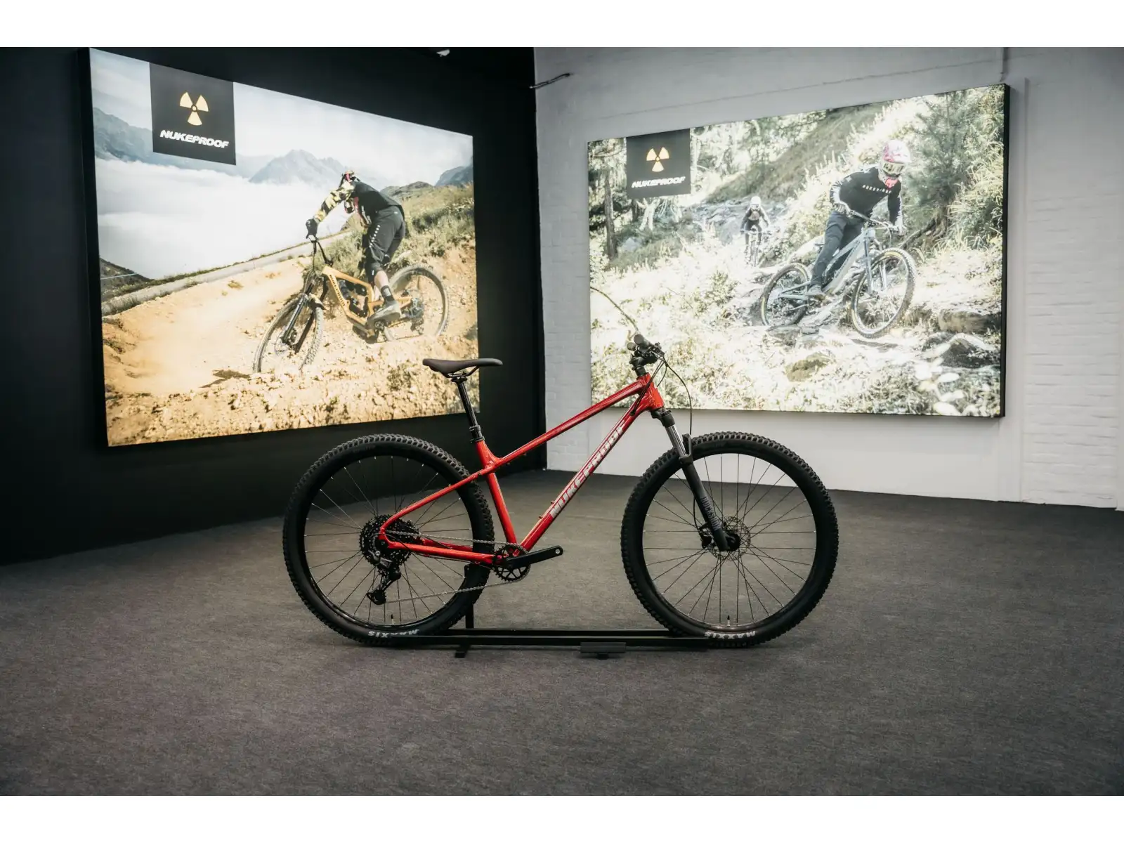 Nukeproof Tracker Comp 290 Cues 1x10 horské kolo Red/Chrome