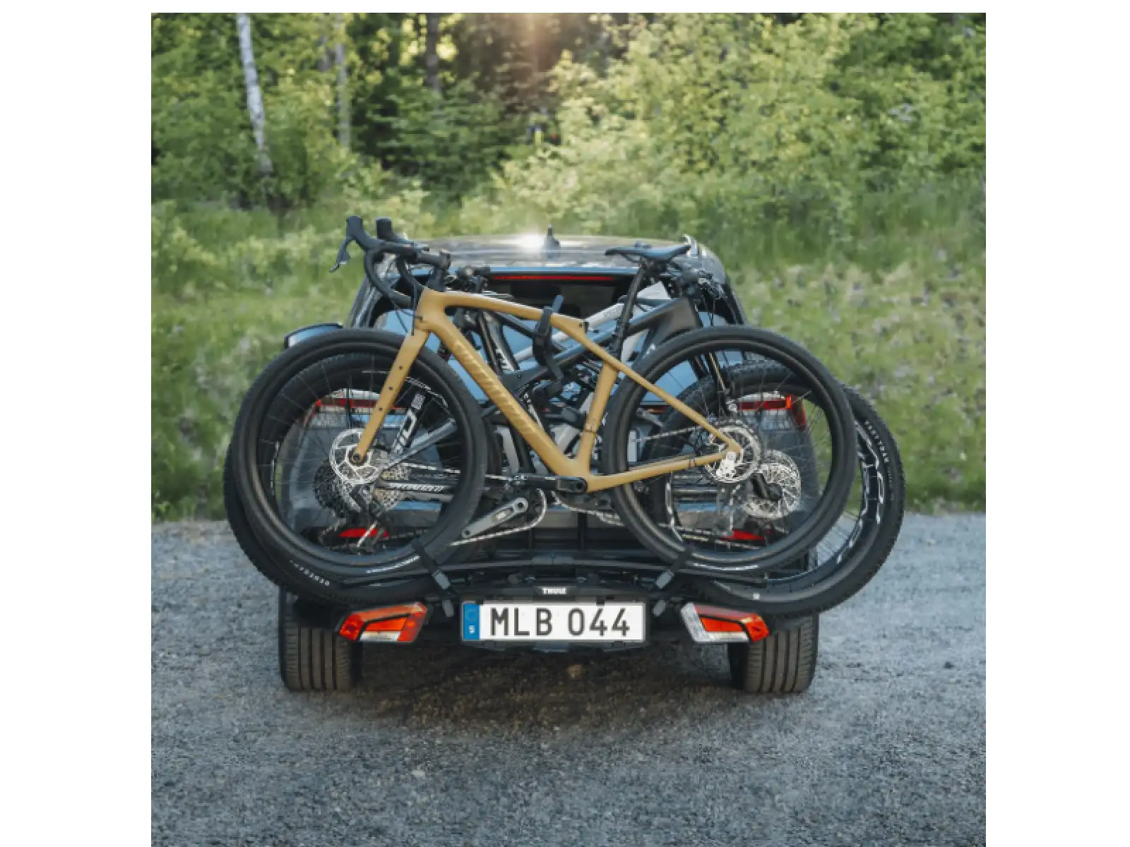 Thule EasyFold XT Black/Silver nosič 2-3 kol na tažné zařízení