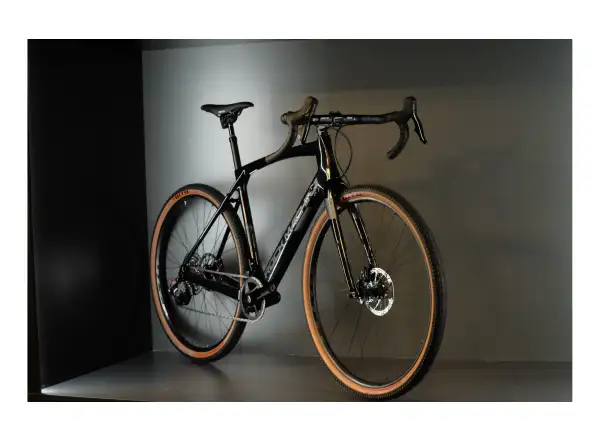 Rock Machine Gravelride CRB 900 AXS gravel kolo Stealth Black VZOREK
