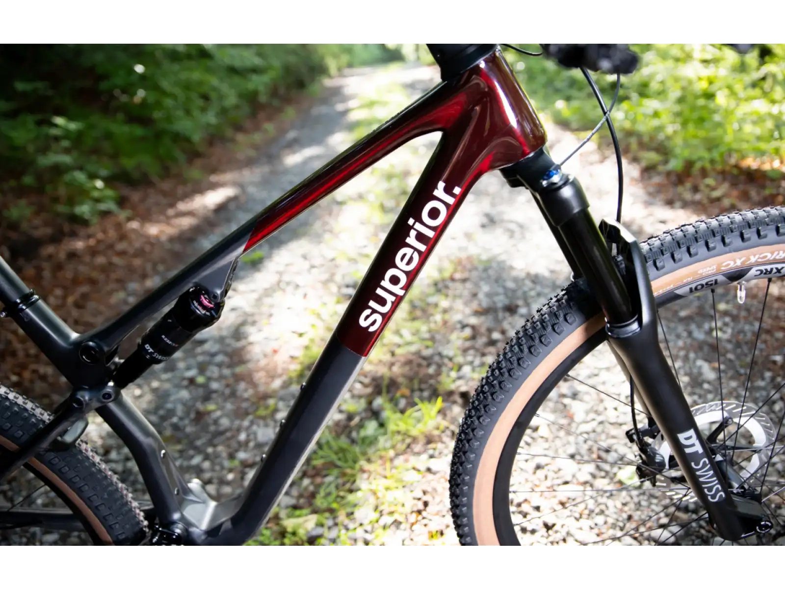 Superior XF 9.6 Team celoodpružené kolo Gloss Carbon/Red Carbon
