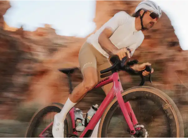 Cervélo Aspero SRAM Force AXS 1 gravel kolo Dusty Unicorn