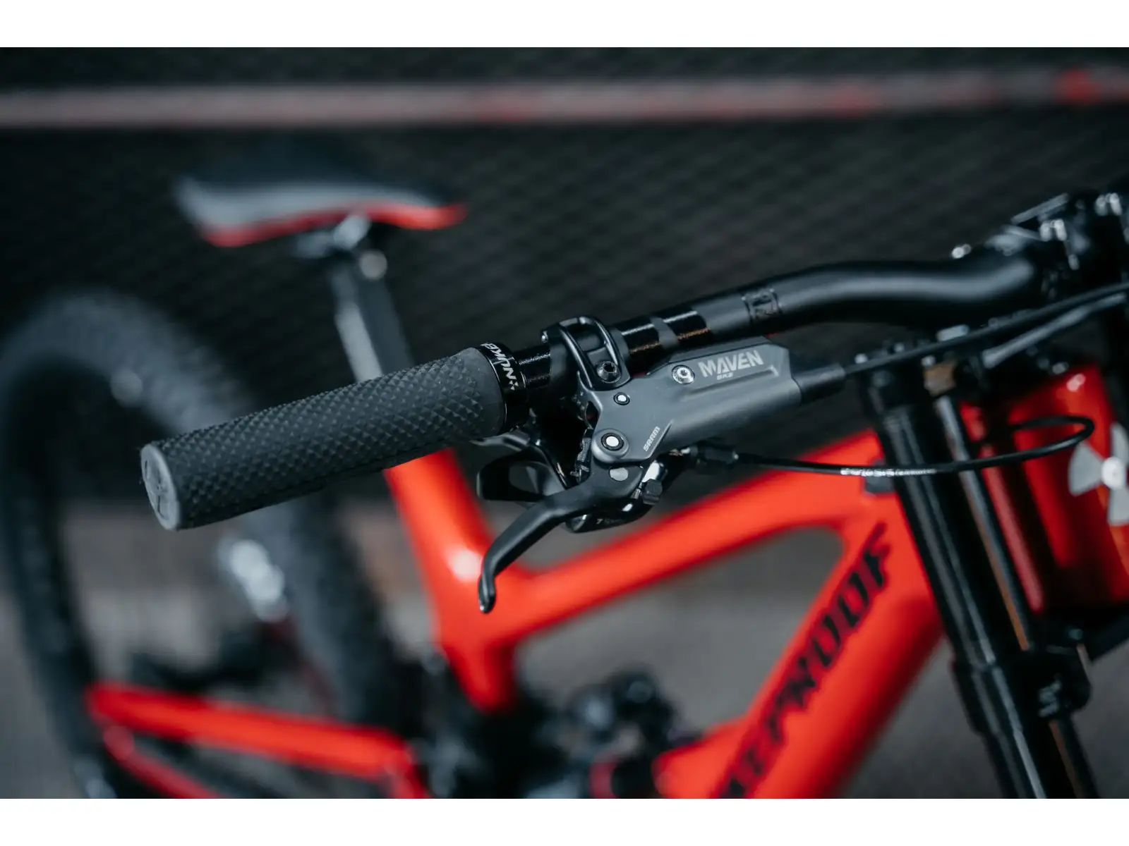 Nukeproof Dissent Carbon Pro 297 GX DH7 sjezdové kolo Red