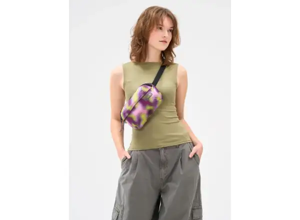 Aevor Hip Bag Ease taška přes rameno/ledvinka Ripstop Psychedelic Slush