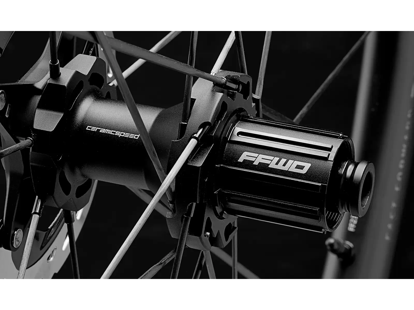 FFWD RAW CS 33 silniční vypletená kola Matt Black